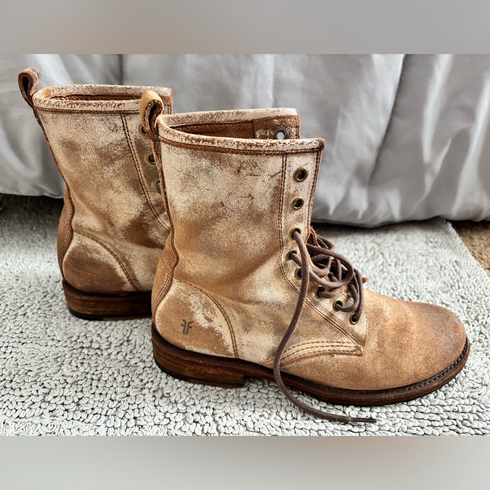 Frye Veronica Laced Combat Boots - Women’s size 8 - Natural color